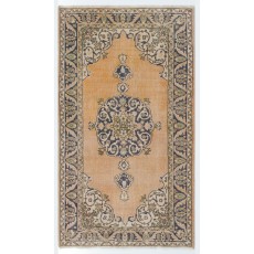 Fine Hand-Knotted Vintage Area Rug with Medallion Design in Soft Tones. Woolen Floor Covering