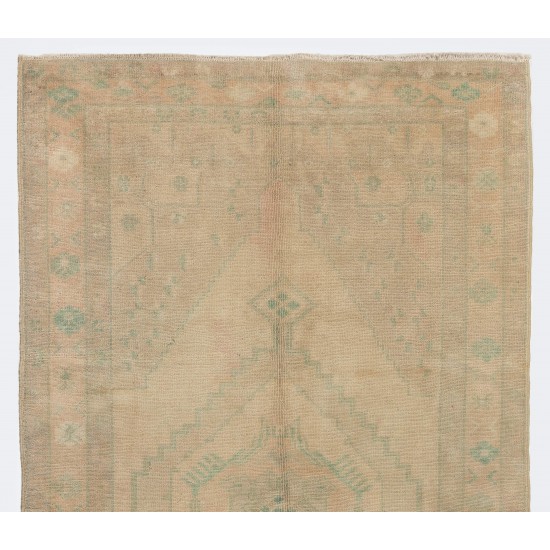 Vintage Geometric Medallion Pattern Anatolian Wool Rug in Neutral Colors Vintage Geometric Medallion Pattern Anatolian Wool Rug in Neutral Colors