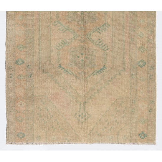 Vintage Geometric Medallion Pattern Anatolian Wool Rug in Neutral Colors Vintage Geometric Medallion Pattern Anatolian Wool Rug in Neutral Colors