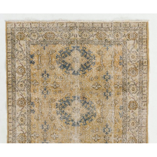 Hand-Knotted Vintage Central Anatolian Turkish Rug. Very Good Condition Hand-Knotted Vintage Central Anatolian Turkish Rug. Very Good Condition