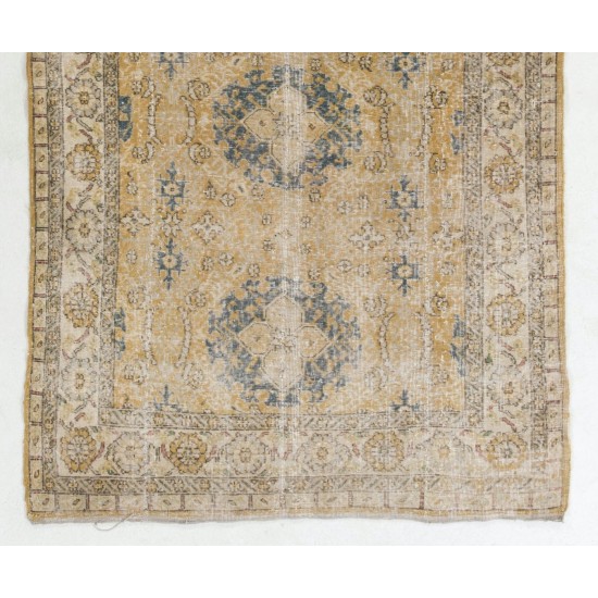 Hand-Knotted Vintage Central Anatolian Turkish Rug. Very Good Condition Hand-Knotted Vintage Central Anatolian Turkish Rug. Very Good Condition