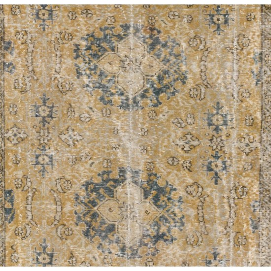 Hand-Knotted Vintage Central Anatolian Turkish Rug. Very Good Condition Hand-Knotted Vintage Central Anatolian Turkish Rug. Very Good Condition