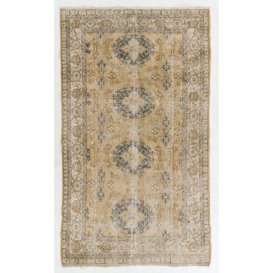 Hand-Knotted Vintage Central Anatolian Turkish Rug. Very Good Condition Hand-Knotted Vintage Central Anatolian Turkish Rug. Very Good Condition