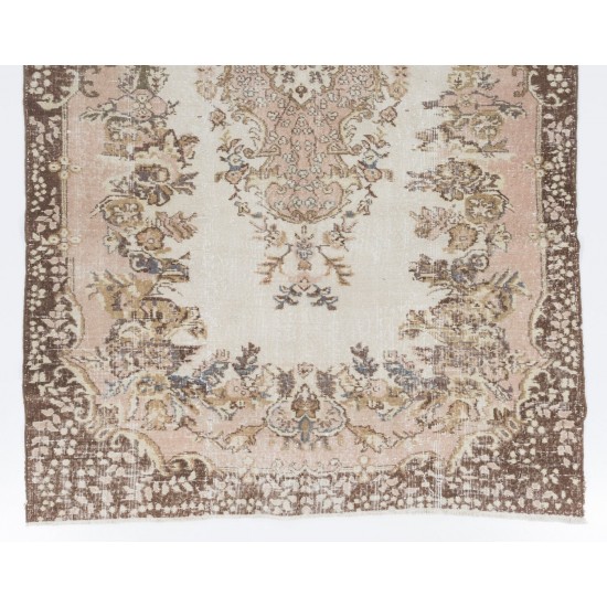 Hand-Knotted Vintage Central Anatolian Area Rug with Medallion Design. Woolen Floor Covering