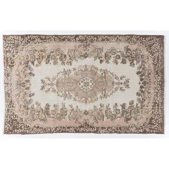 Hand-Knotted Vintage Central Anatolian Area Rug with Medallion Design. Woolen Floor Covering