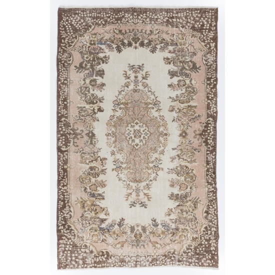 Hand-Knotted Vintage Central Anatolian Area Rug with Medallion Design. Woolen Floor Covering