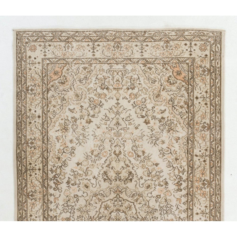 Vintage Anatolian Oushak Rug in Soft Colors. Hand-Knotted Carpet, Woolen Floor Covering
