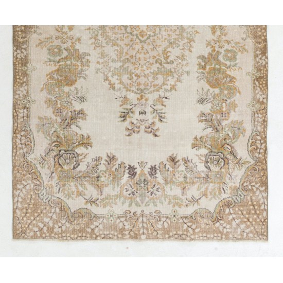 Hand-Knotted Vintage Central Anatolian Area Rug with Medallion Design. Woolen Floor Covering