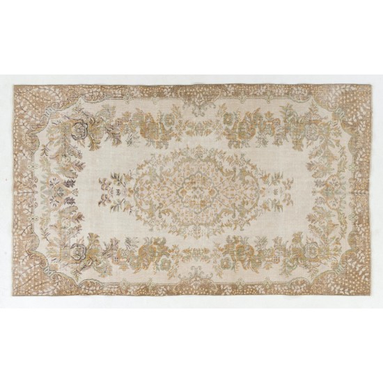 Hand-Knotted Vintage Central Anatolian Area Rug with Medallion Design. Woolen Floor Covering