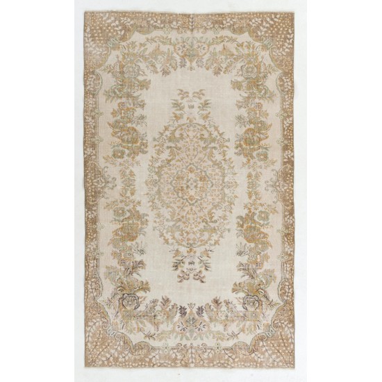 Hand-Knotted Vintage Central Anatolian Area Rug with Medallion Design. Woolen Floor Covering