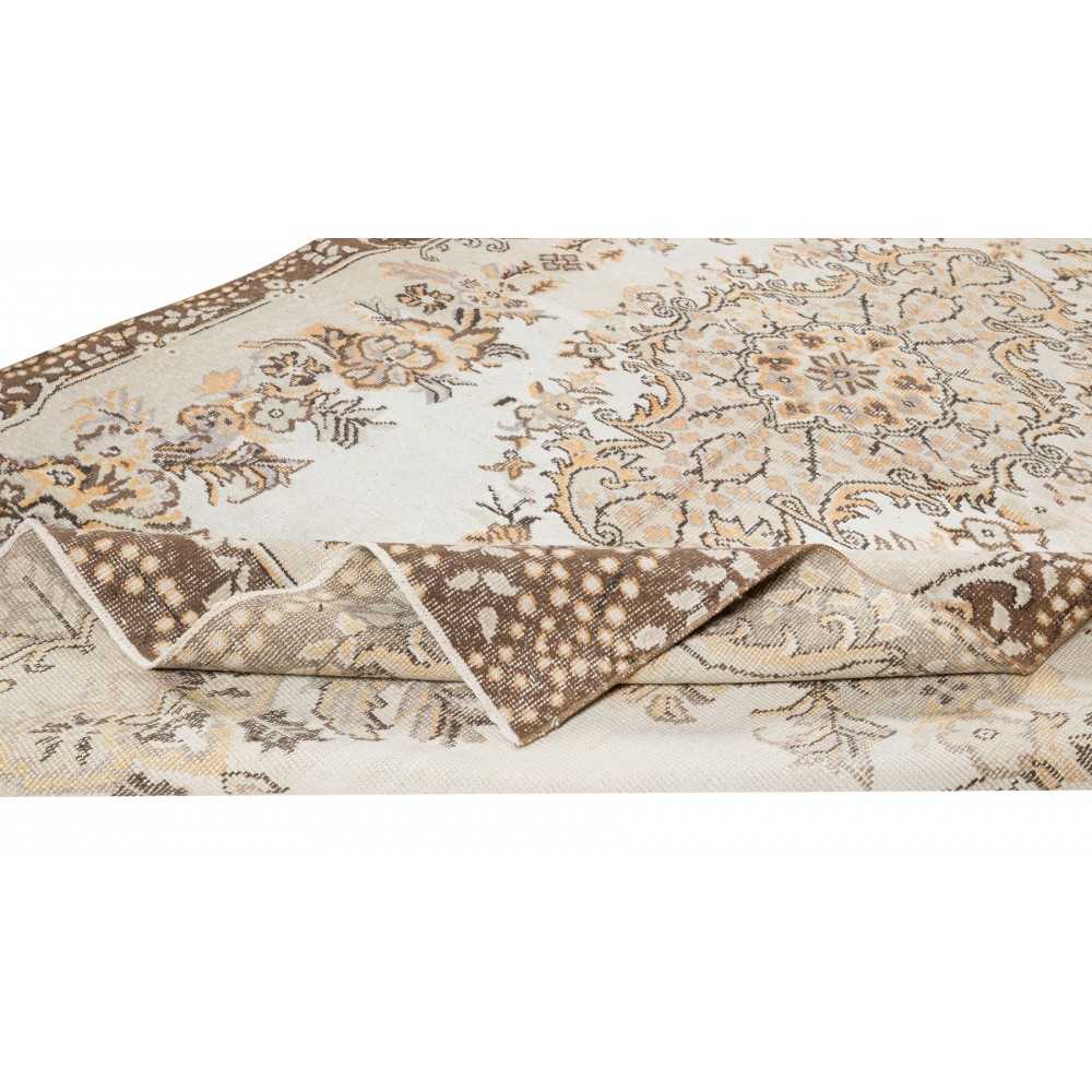 Vintage Turkish Wool Rug. Rustic Country House Style. Handmade Medallion Design Carpet