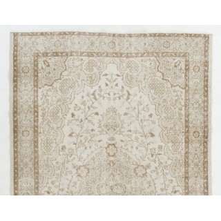 Vintage Anatolian Oushak Rug in Neutral Colors. Hand-Knotted Carpet, Woolen Floor Covering Vintage Anatolian Oushak Rug in Neutral Colors. Hand-Knotted Carpet, Woolen Floor Covering