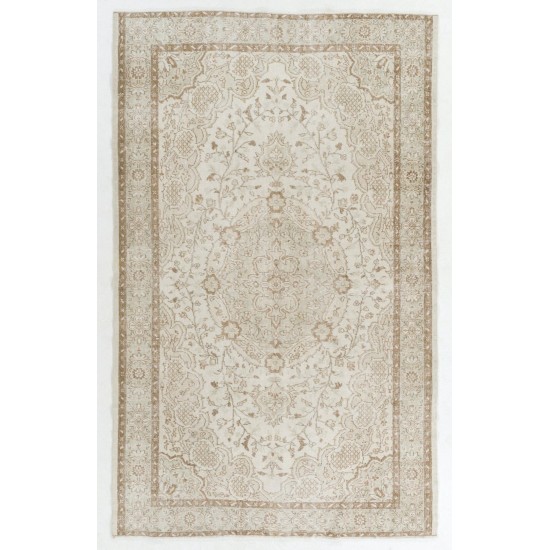 Vintage Anatolian Oushak Rug in Neutral Colors. Hand-Knotted Carpet, Woolen Floor Covering