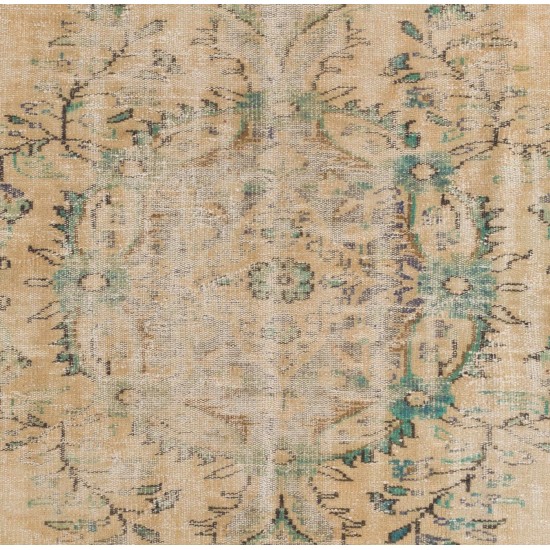 Fine Hand-Knotted Central Anatolian Turkish Area Rug with Elegant Design. Vintage Carpet. Fine Hand-Knotted Central Anatolian Turkish Area Rug with Elegant Design. Vintage Carpet.