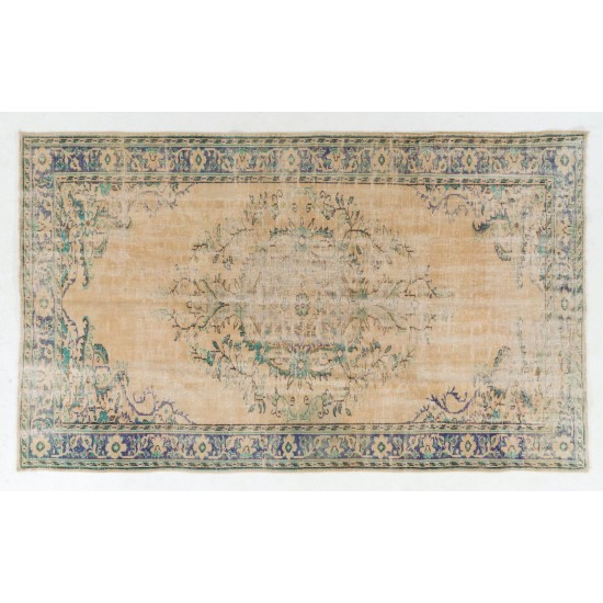 Fine Hand-Knotted Central Anatolian Turkish Area Rug with Elegant Design. Vintage Carpet. Fine Hand-Knotted Central Anatolian Turkish Area Rug with Elegant Design. Vintage Carpet.