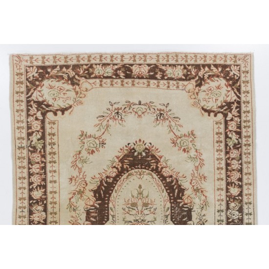 Hand-Knotted Vintage Oushak Area Rug. Medallion Design Wool Carpet