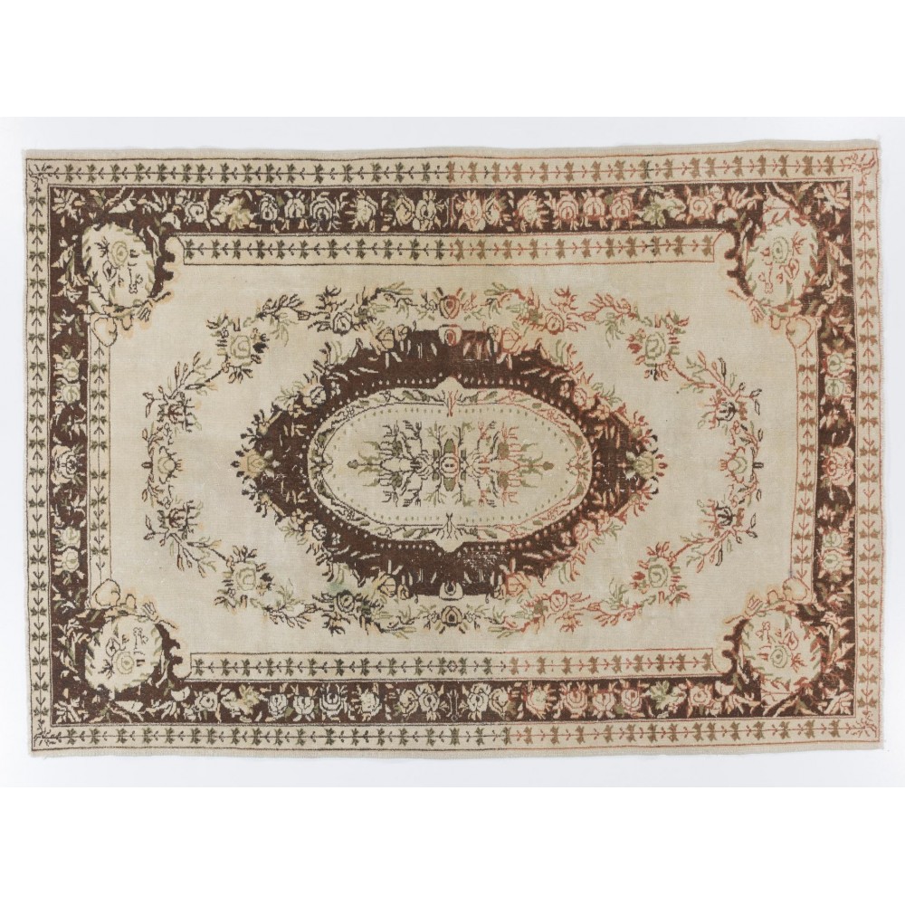 Hand-Knotted Vintage Oushak Area Rug. Medallion Design Wool Carpet