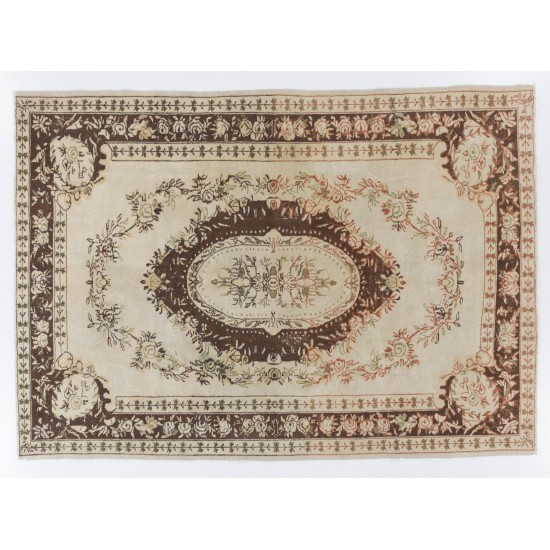 Hand-Knotted Vintage Oushak Area Rug. Medallion Design Wool Carpet