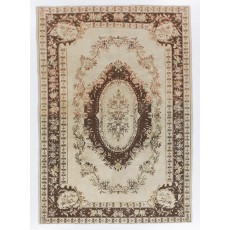 Hand-Knotted Vintage Oushak Area Rug. Medallion Design Wool Carpet