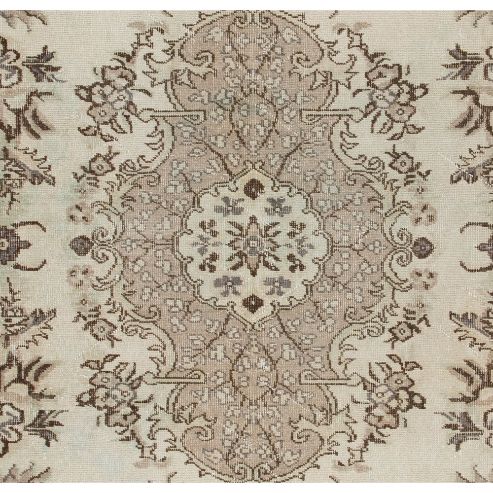 Vintage Garden Design Traditional Handmade Wool Rug from Turkey