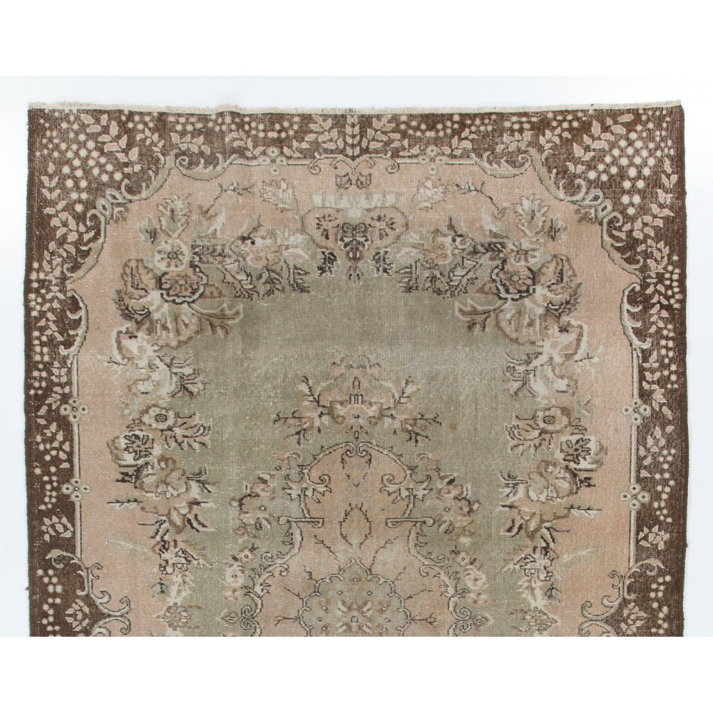 Vintage Anatolian Oushak Rug with Floral Medallion Design. Hand-Knotted Wool Carpet