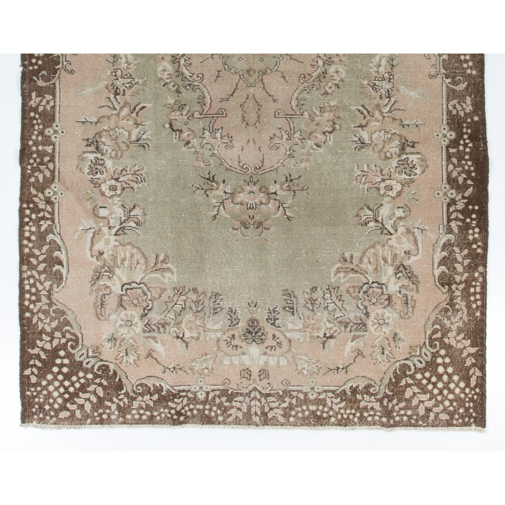 Vintage Anatolian Oushak Rug with Floral Medallion Design. Hand-Knotted Wool Carpet