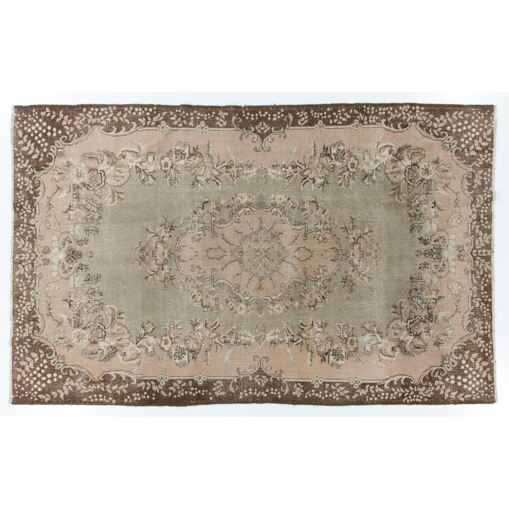 Vintage Anatolian Oushak Rug with Floral Medallion Design. Hand-Knotted Wool Carpet