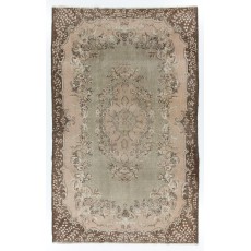 Vintage Anatolian Oushak Rug with Floral Medallion Design. Hand-Knotted Wool Carpet