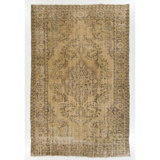 Hand-Knotted Anatolian Area Rug with Medallion Design. Vintage Carpet for Rustic, Country Homes