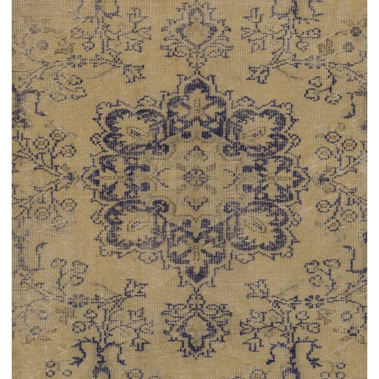 Vintage Anatolian Oushak Area Rug with Medallion Design. Handmade Rustic Wool Carpet