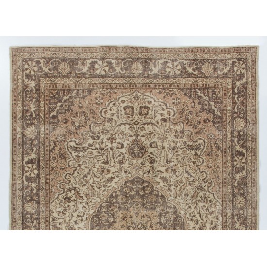 Fine Vintage Traditional Turkish Wool Rug Fine Vintage Traditional Turkish Wool Rug