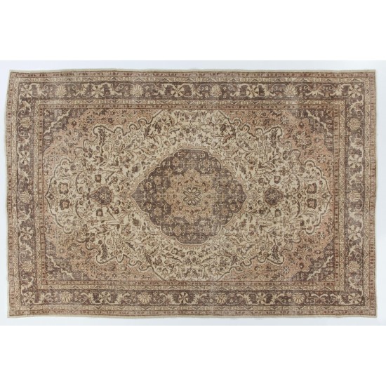 Fine Vintage Traditional Turkish Wool Rug Fine Vintage Traditional Turkish Wool Rug