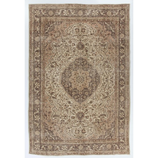 Fine Vintage Traditional Turkish Wool Rug Fine Vintage Traditional Turkish Wool Rug