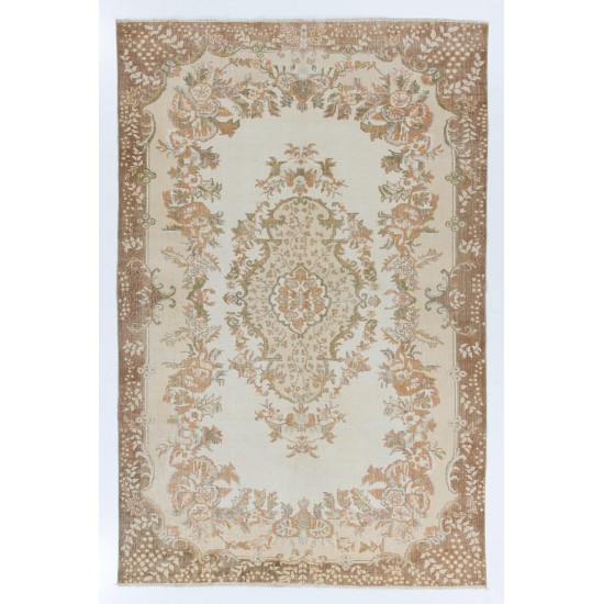 Hand-Knotted Vintage Central Anatolian Area Rug in Soft Colors. Medallion Design Wool Carpet