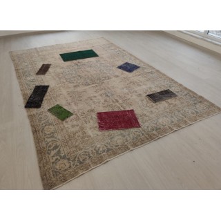 Hand Knotted Vintage Medallion Design Anatolian Rug in Neutral Colors Hand Knotted Vintage Medallion Design Anatolian Rug in Neutral Colors