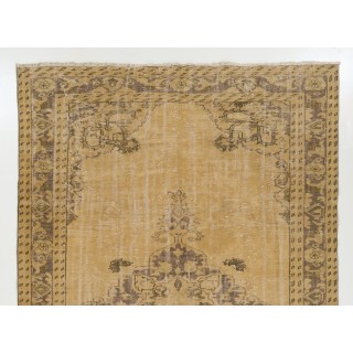 Vintage Handknotted Neutral Color Turkish Wool Area Rug with Medallion Design Vintage Handknotted Neutral Color Turkish Wool Area Rug with Medallion Design