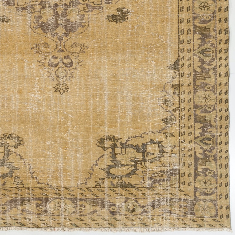 Vintage Handknotted Neutral Color Turkish Wool Area Rug with Medallion Design Vintage Handknotted Neutral Color Turkish Wool Area Rug with Medallion Design