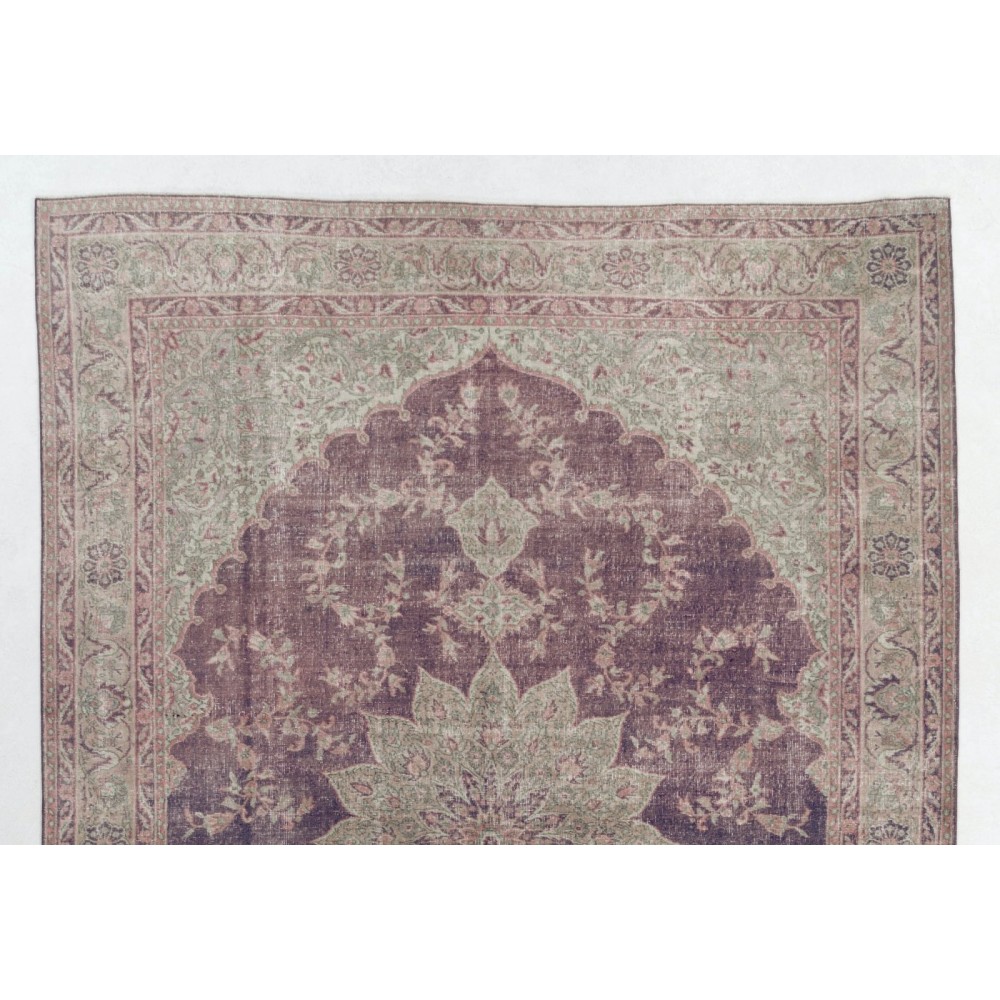 Hand-Knotted Turkish Area Rug. Vintage Oushak Carpet in Soft Colors. Very Good Condition