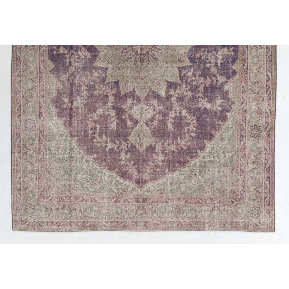Hand-Knotted Turkish Area Rug. Vintage Oushak Carpet in Soft Colors. Very Good Condition