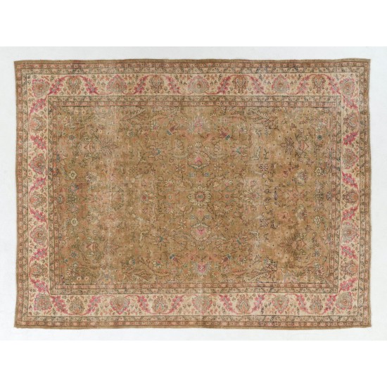 Exquisite Vintage Floral Design Anatolian Rug in Soft Colors Exquisite Vintage Floral Design Anatolian Rug in Soft Colors